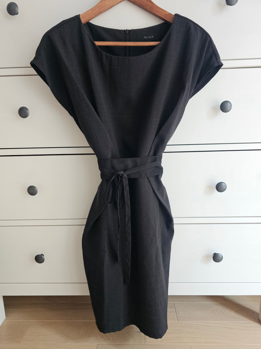 Robe noire ceinturée élégante – Taille S/M